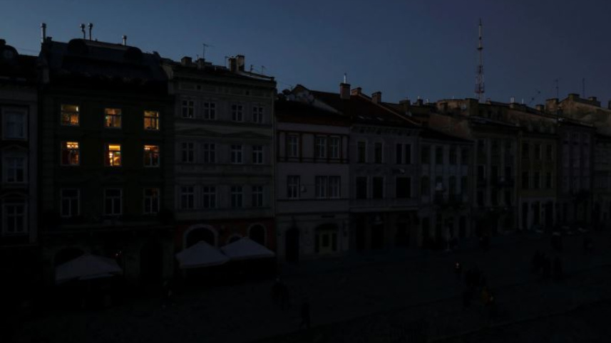 হামলার কারণে ইউক্রেনের বেশ কিছু অংশে বিদ্যুৎ, পানি ও গ্যাসের সরবরাহ বন্ধ রয়েছে। ছবি: রয়টার্স