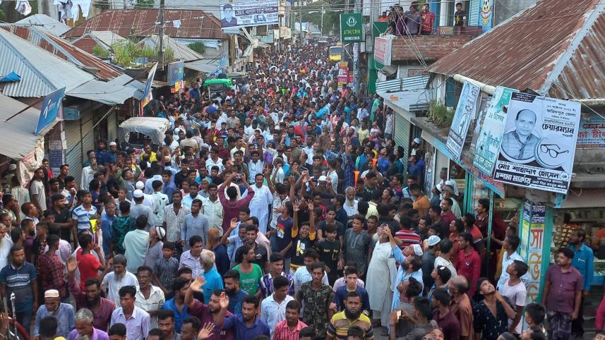 সালথায় নির্বাচনী আচরণবিধি লঙ্ঘন করে শাহদাবের পক্ষে মহড়া