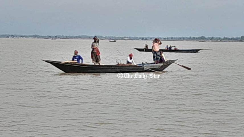 pabna_photo_fishing_defying_ban-6.jpg