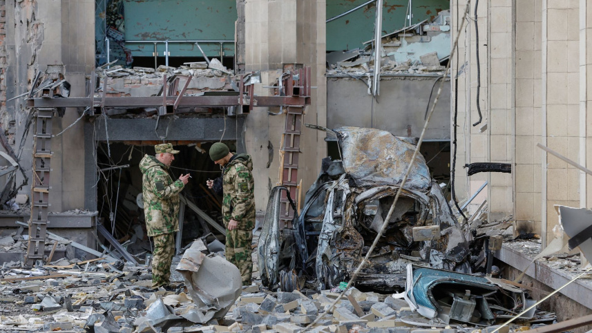ক্ষতিগ্রস্ত প্রশাসনিক ভবন। ছবি: রয়টার্স