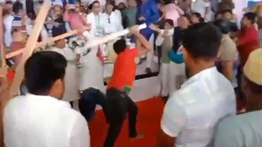 বরগুনায় আ. লীগের সম্মেলনে ২ গ্রুপের সংঘর্ষ, আহত ৫০