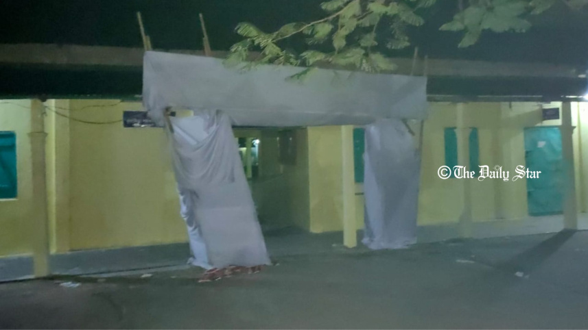 বক্তব্য দিতে না দেওয়ায় কলেজে ভাঙচুর চালাল ছাত্রলীগ-ছাত্রদল