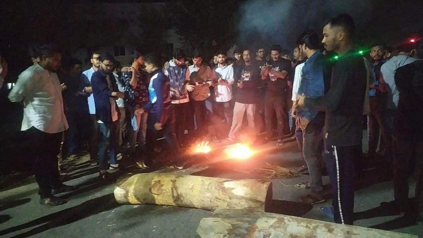 পবিপ্রবিতে ছাত্রলীগের কমিটি গঠন, মহাসড়ক অবরোধ-বিক্ষোভ