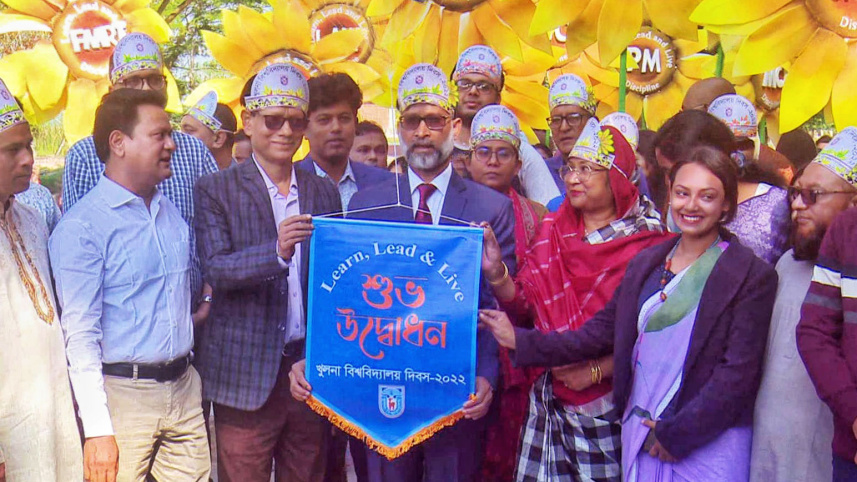 খুলনা বিশ্ববিদ্যালয় দিবস : বর্ণিল আয়োজনে ৩২ বছর পূর্তি উদযাপন