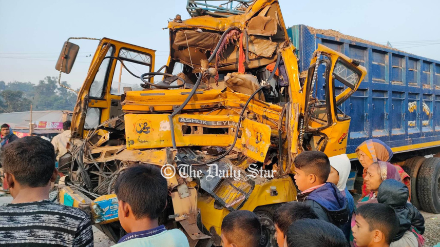 সড়ক দুর্ঘটনা : ঘোড়াঘাটে সড়ক দুর্ঘটনায় ট্রাকচালক ও হেলপার নিহত