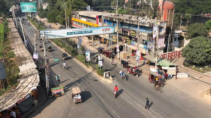 ঘোষিত সময়ের আগ থেকেই রাজশাহীতে যান চলাচল বন্ধ, নাকাল যাত্রীরা.jpg