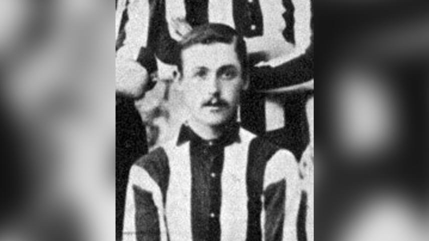 ফুটবল খেলোয়াড়দের মৃত্যু : ফুটবল নিয়ে ছুটছেন... তারপরই মৃত্যু