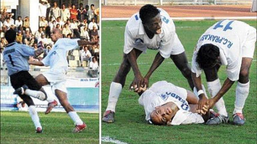 ফুটবল খেলোয়াড়দের মৃত্যু : ফুটবল নিয়ে ছুটছেন... তারপরই মৃত্যু