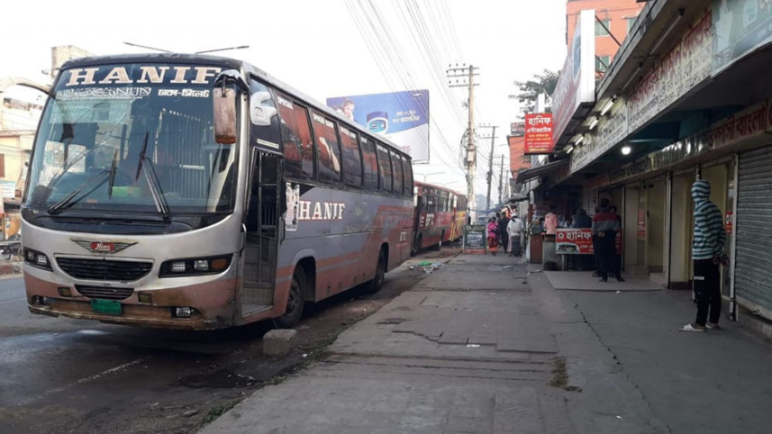 মৌলভীবাজারে ঢাকামুখী গাড়ি ছাড়ছে কম যাত্রী নিয়ে