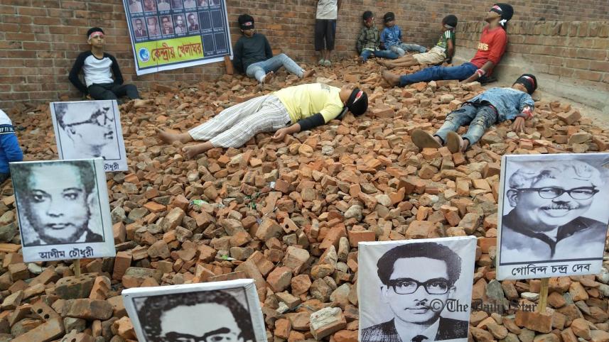 তোমাদের কথা রবে সাধারণ মানুষের ভিড়ে