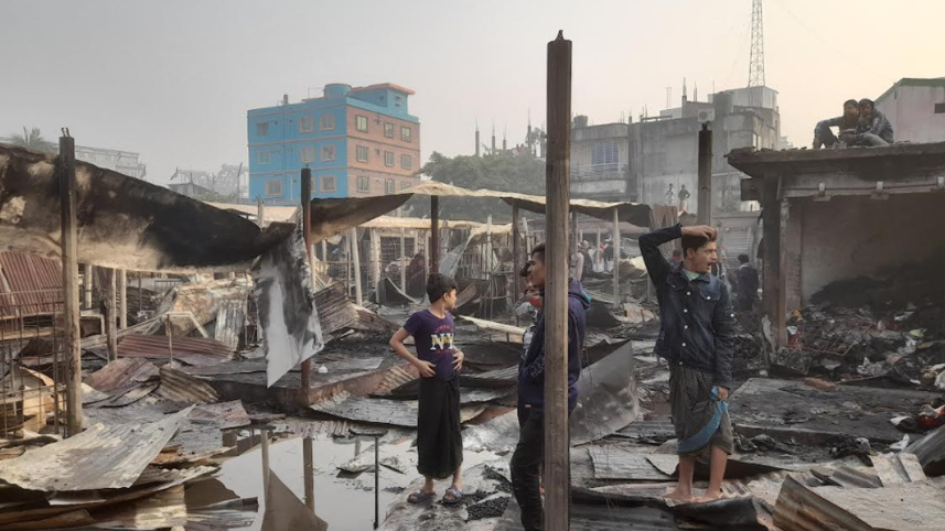 গাজীপুরে পাইকারি মার্কেটে আগুন