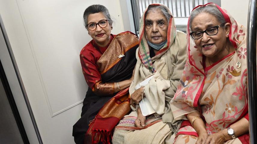 pm_hasina_in_metro.jpg