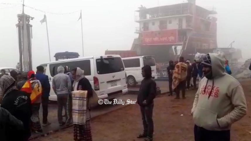 ফেরি চলাচল বন্ধ