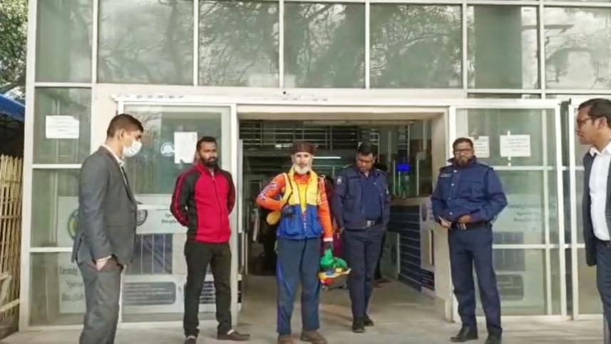 বাইসাইকেলে হজের পথে বেনাপোল হয়ে ভারতে পৌঁছেছেন সালাম