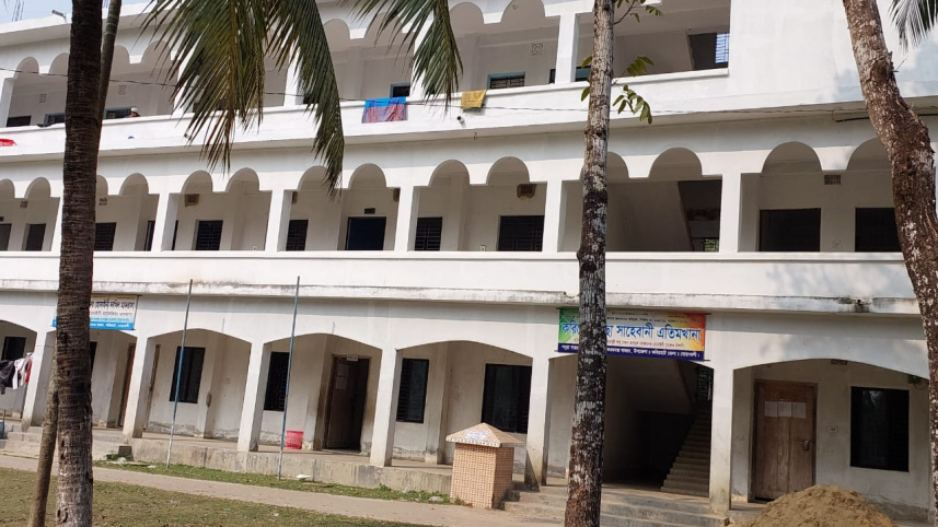 বাবা-মা থাকা ছাত্রদের এতিম দেখিয়ে সরকারি অর্থ আত্মসাতের অভিযোগ