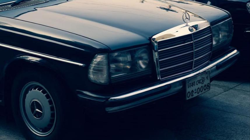 ঢাকার ঐতিহ্যবাহী মার্সিডিজ গাড়ির মিলনমেলা