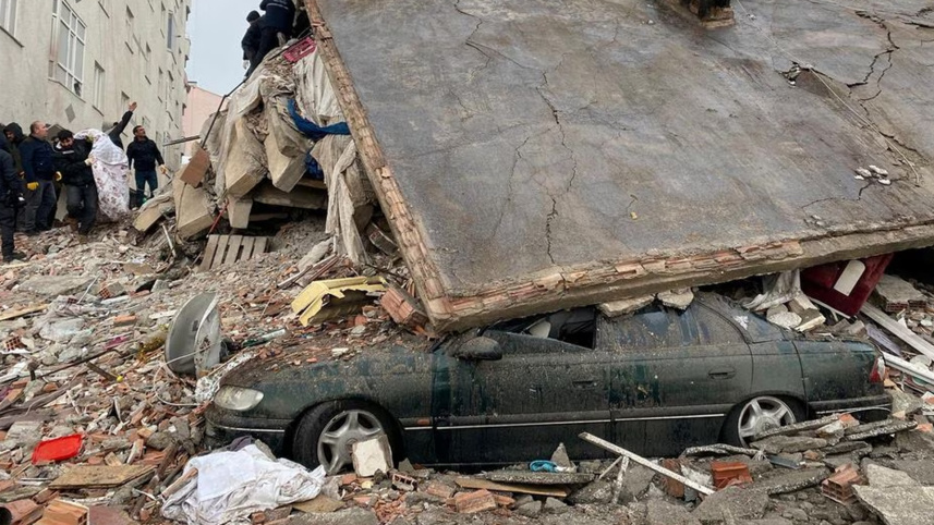 তুরস্ক-সিরিয়ায় ভূমিকম্পে নিহত বেড়ে ১৪০০