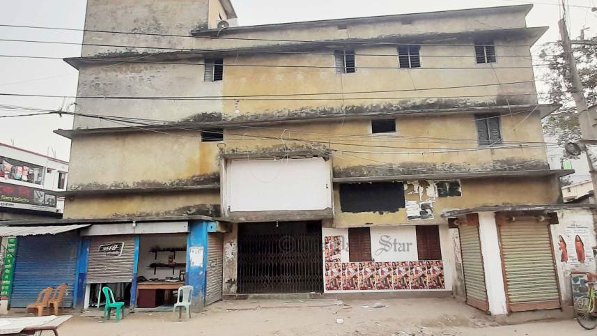 ভাঙা হচ্ছে টাঙ্গাইল শহরের শেষ সিনেমা হলটিও