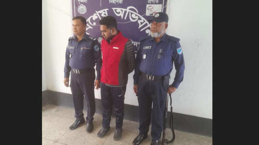 স্বর্ণের বার ছিনতাই: উপজেলা ছাত্রলীগ সভাপতি ২ দিনের রিমান্ডে