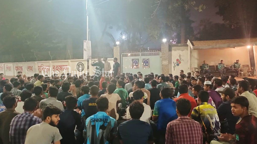 ঢাকা বিশ্ববিদ্যালয়, আন্তর্জাতিক সম্পর্ক বিভাগ, ড. তানজীমউদ্দিন খান, ছাত্রলীগ,