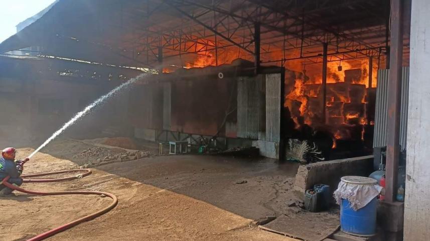 সীতাকুণ্ড, চট্টগ্রাম, ছোট কুমিরা, তুলার গুদাম, অগ্নিকাণ্ড,