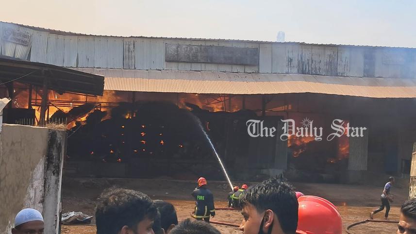 চট্টগ্রাম, সীতাকুণ্ড, ছোট কুমিরা, তুলার গুদাম, অগ্নিকাণ্ড, ফায়ার সার্ভিস,