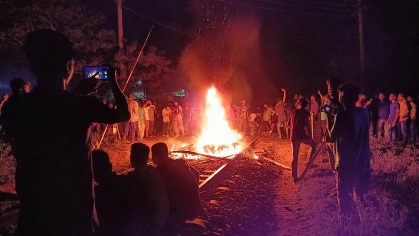 রাবি আগুন.