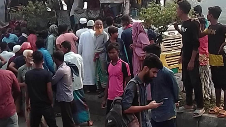 mymensingh_road_crash_ibjures_30-02.jpg