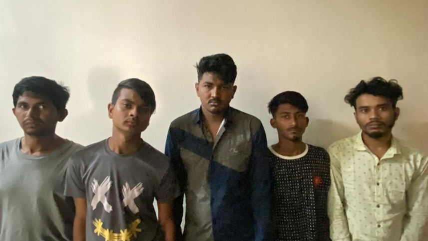 দিনে দোকানের কর্মচারী, রাতে ছিনতাইকারী