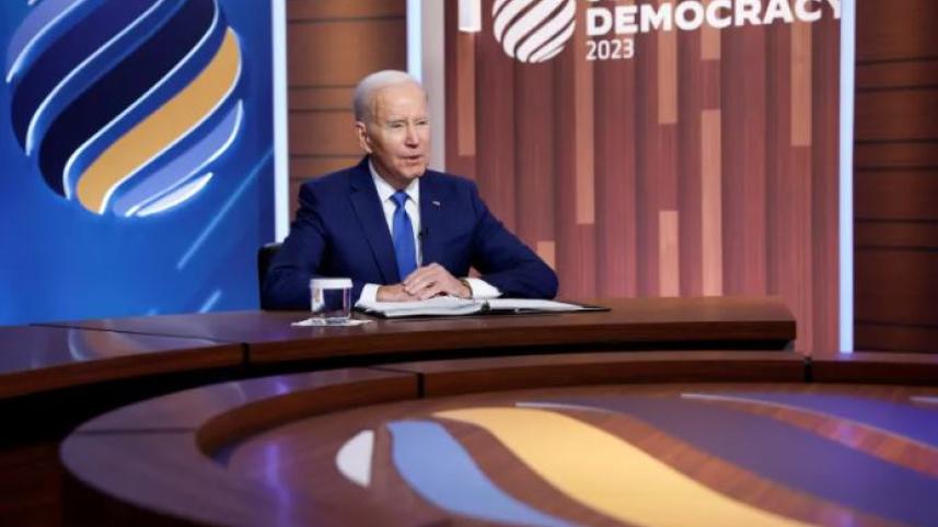 বিশ্বের অন্যান্য দেশের নেতাদের উদ্দেশ্যে ভার্চুয়াল মাধ্যমে দেওয়া বক্তব্যে বাইডেন বলেন, গণতন্ত্রকে সমুন্নত রাখা হচ্ছে এমন ১টি চ্যালেঞ্জ, যা আমাদের যুগকে সংজ্ঞায়িত করে। ছবি: রয়টার্স