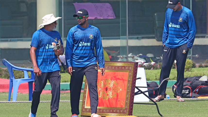 Chandika Hathurusingha, Shakib Al Hasan and Taskin Ahmed 