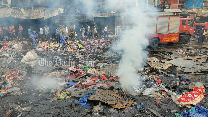 বঙ্গবাজার, বঙ্গবাজারে আগুন, অগ্নিকাণ্ড, বঙ্গবাজার কমপ্লেক্স,