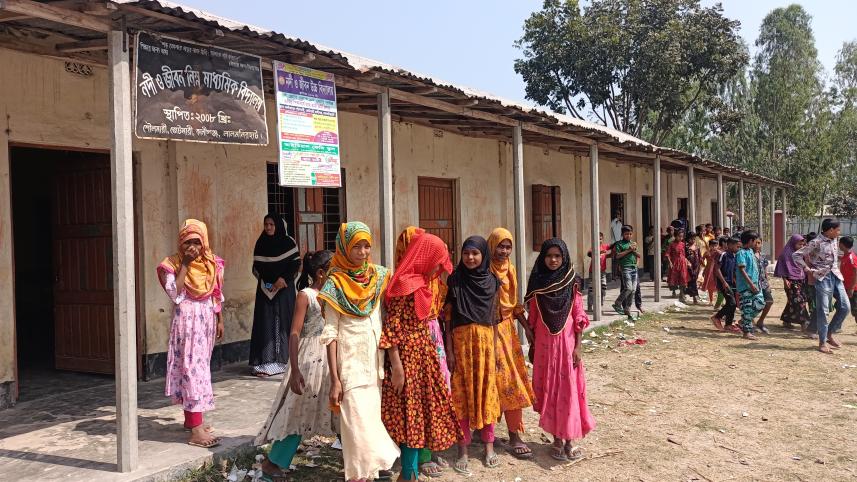 দুর্গম চরে নারী শিক্ষায় ভূমিকা রাখছে ‘নদী ও জীবন’ বিদ্যালয়