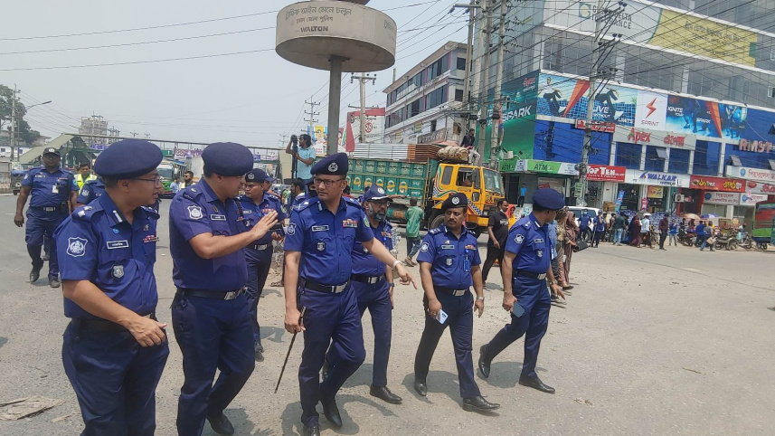 হাইওয়ে পুলিশ.jpg