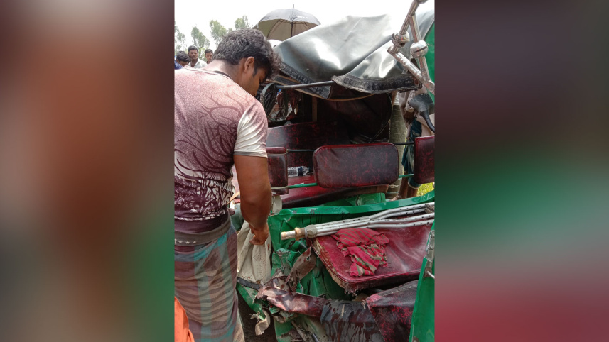 dinajpur-accident-20.4.23_ds.jpg