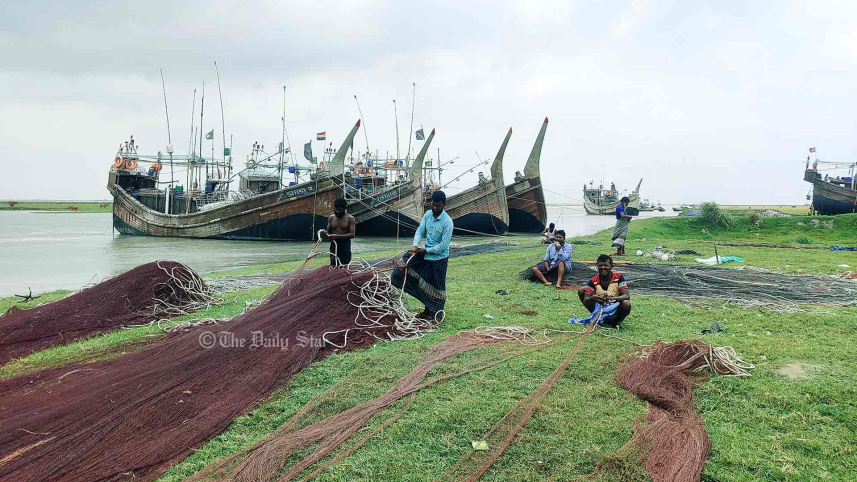 মাছ ধরায় নিষেধাজ্ঞা