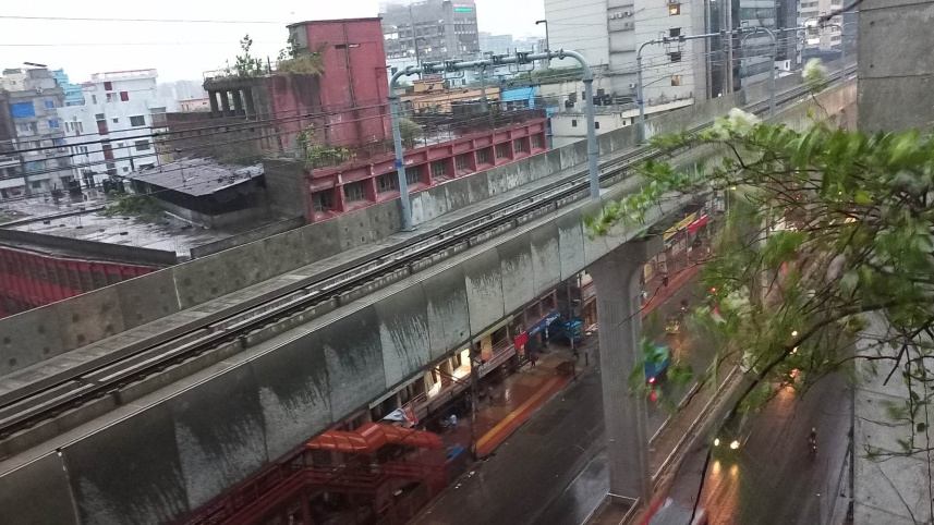 ঢাকায় আরও ৪-৫ ঘণ্টা বৃষ্টি অব্যাহত থাকতে পারে: আবহাওয়া অধিদপ্তর