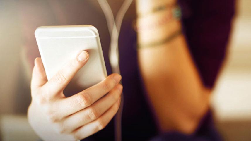 যে কারণে বাথরুমে ফোন ব্যবহার উচিত নয়