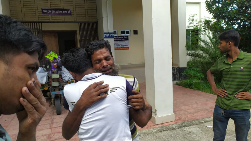 অ্যাম্বুলেন্সে অগ্নিকাণ্ড: নিহত সবাই একই পরিবারের, মারা গেলেন চালকও