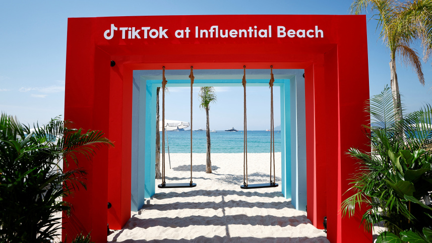 ফ্রান্সে অনুষ্ঠিত কান লায়ন্স ইন্টারন্যাশনাল ফেস্টিভ্যাল অব ক্রিয়েটিভিটিতে টিকটকের লোগো দেখা যাচ্ছে। ফাইল ছবি: রয়টার্স