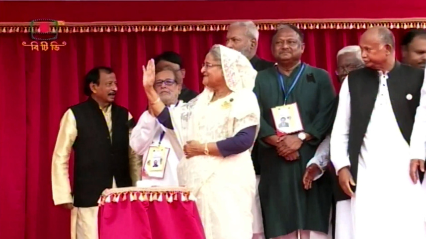 সমাবেশ মঞ্চে প্রধানমন্ত্রী শেখ হাসিনা