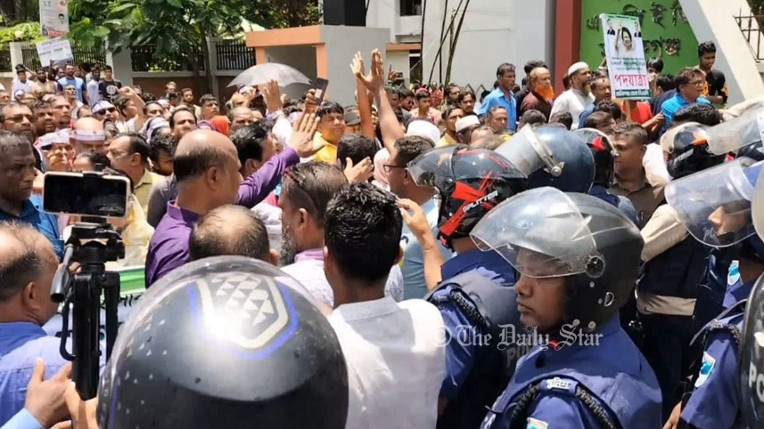 মানিকগঞ্জে বিএনপির পদযাত্রায় পুলিশি বাধার অভিযোগ