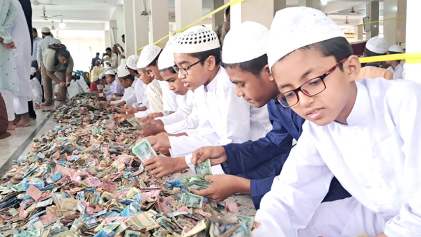 পাগলা মসজিদের ৮ দানবাক্সে সর্বোচ্চ ২৩ বস্তা টাকা, চলছে গণনা