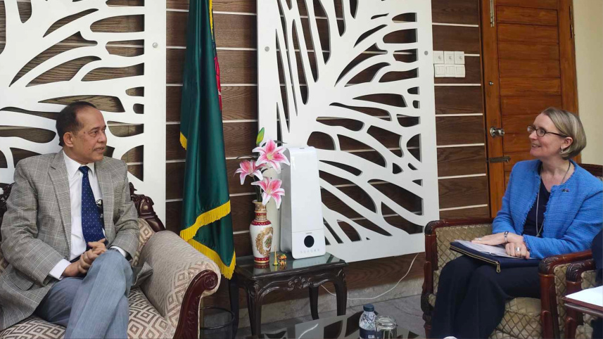 নির্বাচনে সাংবাদিকদের মোটরসাইকেল ব্যবহার করতে পারার ইঙ্গিত সিইসির