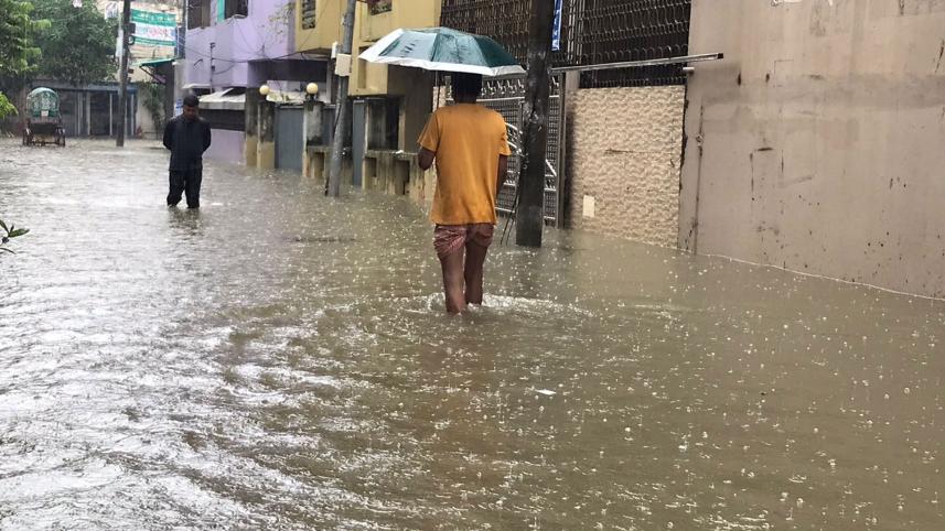 বৃষ্টিতে জলাবদ্ধতা, চট্টগ্রামের ২৯ কেন্দ্রে এইচএসসি পরীক্ষা শুরু ১ ঘণ্টা দেরিতে