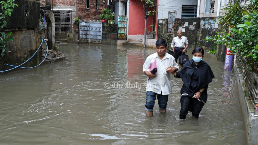 বৃষ্টিতে জলাবদ্ধতা, চট্টগ্রামের ২৯ কেন্দ্রে এইচএসসি পরীক্ষা শুরু ১ ঘণ্টা দেরিতে