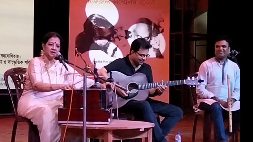 মানিকগঞ্জে নজরুল সম্মেলন: সমাপনী অনুষ্ঠান মাতালেন দেশবরেণ্য নজরুল সংগীত শিল্পীরা