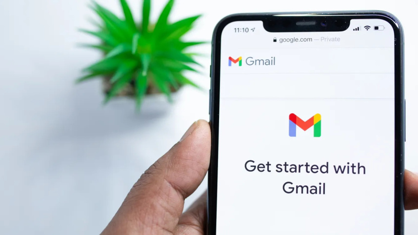 ইমেইলের মাধ্যমে ছবি পাঠানো পুরনো হলেও এখনো কার্যকর। ছবি: সংগৃহীত