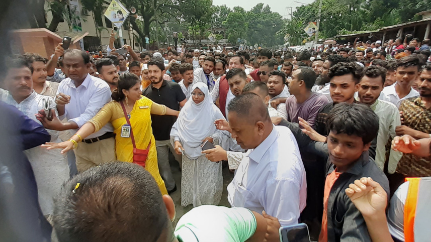 মেয়র হিসেবে দায়িত্ব নিলেন জায়েদা খাতুন