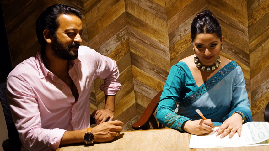 জানা গেল পরীমনির নায়কের নাম 